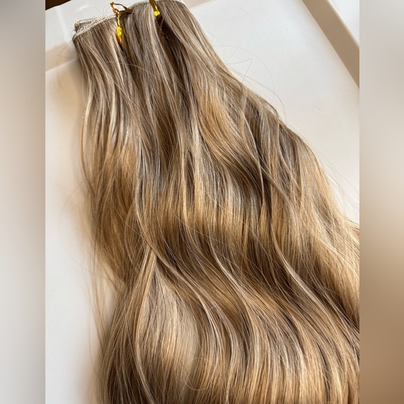 Human hair blend Clip In Light Brown Hair Extensions 20 In Wavy Hair - Picture 5 of 6